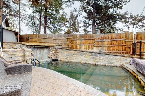 Bend Pool & Play Retreat