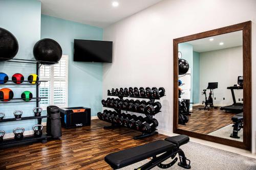 Hampton Inn & Suites Charleston-West Ashley - image 8