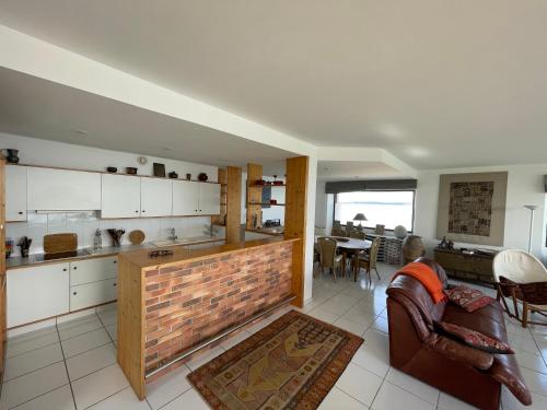 Kitchen, Rare Grande Villa Incroyable vue mer in Roscanvel