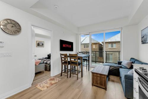 Luxury Spacious Apartment 10 min to Airport Wifi Luxury Spacious Apartment 10 min to Airport Wifi