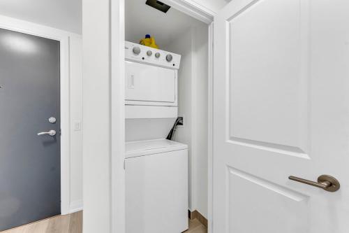 Luxury Spacious Apartment 10 min to Airport Wifi Luxury Spacious Apartment 10 min to Airport Wifi