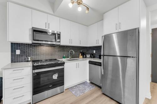 Luxury Spacious Apartment 10 min to Airport Wifi Luxury Spacious Apartment 10 min to Airport Wifi