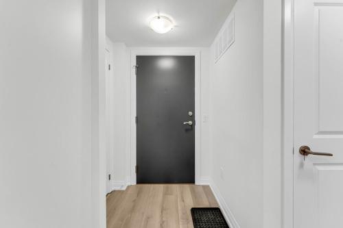 Luxury Spacious Apartment 10 min to Airport Wifi Luxury Spacious Apartment 10 min to Airport Wifi