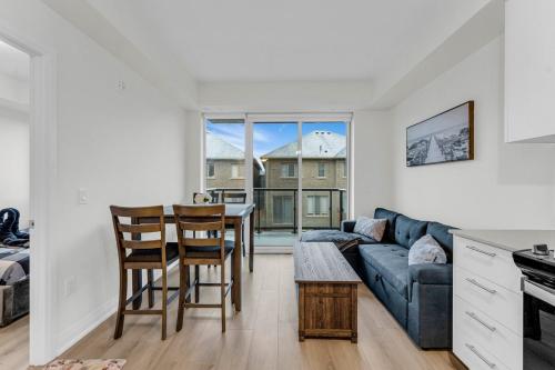 Luxury Spacious Apartment 10 min to Airport Wifi Luxury Spacious Apartment 10 min to Airport Wifi