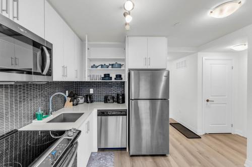 Luxury Spacious Apartment 10 min to Airport Wifi Luxury Spacious Apartment 10 min to Airport Wifi