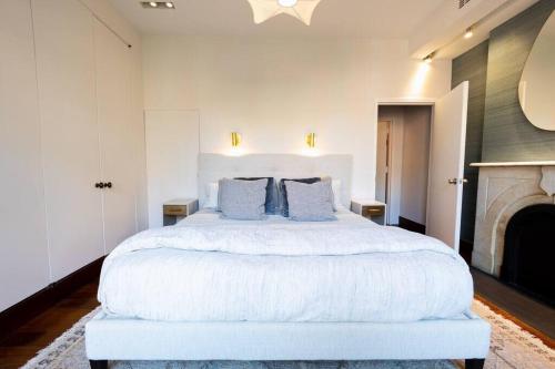10-3 Designer East Village 3BR Triplex Townhouse, New York (Foto 8)
