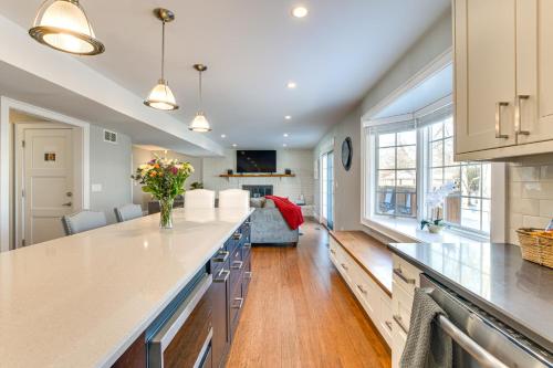 Lakefront Home with Deck and Grill in Prospect Heights in Prospect Heights, USA