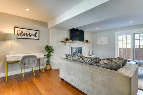 Lakefront Home with Deck and Grill in Prospect Heights in Prospect Heights, USA