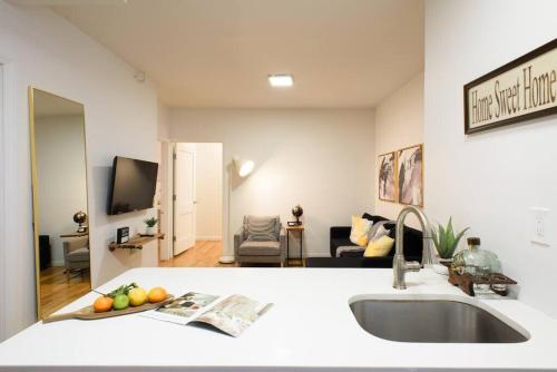 109-1 Huge 3BR Best Value - NYC Apt, New York (Foto 6)