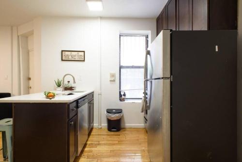 109-1 Huge 3BR Best Value - NYC Apt, New York (Foto 9)