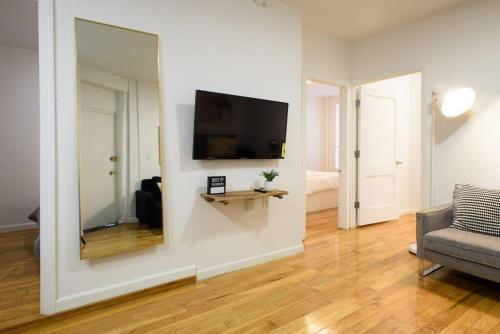 109-1 Huge 3BR Best Value - NYC Apt, New York (Foto 10)