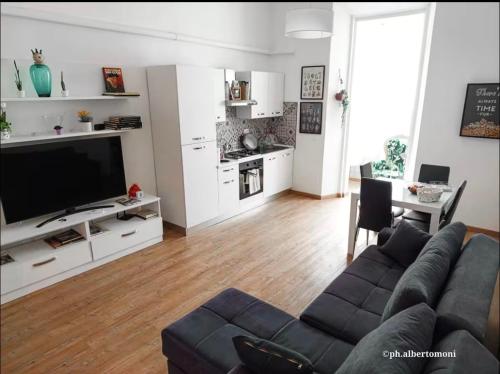 Al mare da Alfred and Cate - Ampio appartamento a due passi dal Centro Storico e dalla Stazione con AC