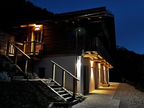Chalet lumineux à Arêches-Beaufort avec terrasse et cuisine équipée - FR-1-342-332 (Chalet lumineux a Areches-Beaufort avec terrasse et cuisine equipee - FR-1-342-332) in Beaufort (Rhone-Alpes)