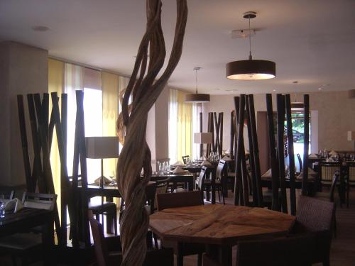 餐廳, 3B之家酒店 (Logis Hotel Les 3B) in 諾爾昂