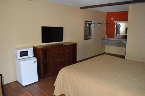 Sun Down Lodge – Locust Grove, GA