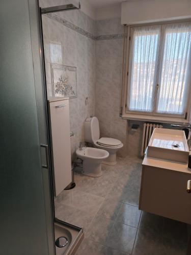 Two-Bedroom Deluxe Apartment with Balcony image 10