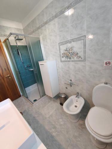 Two-Bedroom Deluxe Apartment with Balcony image 9