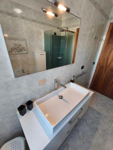 Two-Bedroom Deluxe Apartment with Balcony image 6