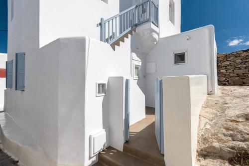 Jacuzzi Suite by Divalproperties-Mykonos 3