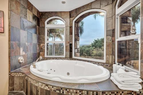 熱水浴缸, Secluded Boulder Groves Resort Getaway! in 波偉