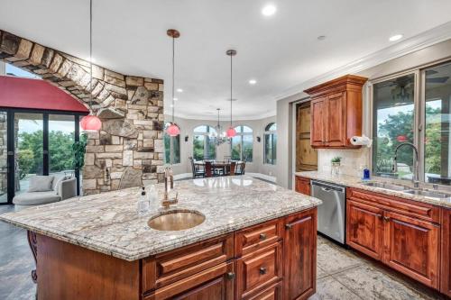 Secluded Boulder Groves Resort Getaway! in 波偉