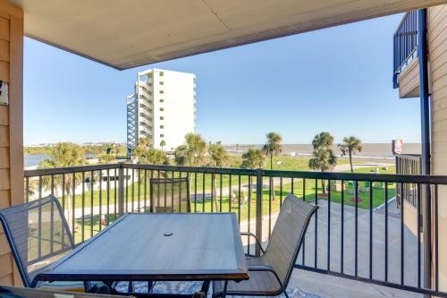Across From Beach Resort-Style Galveston Condo