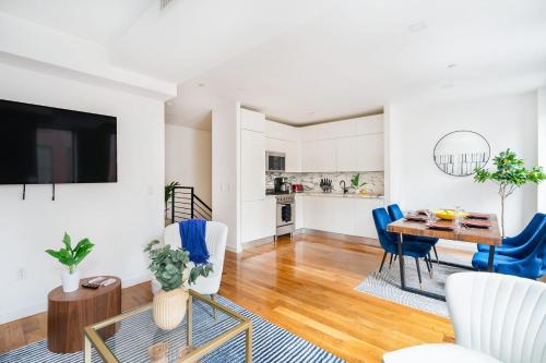 13-3 I Brand New 4BR 3Bth Duplex Private Roof Deck, New York (Foto 7)