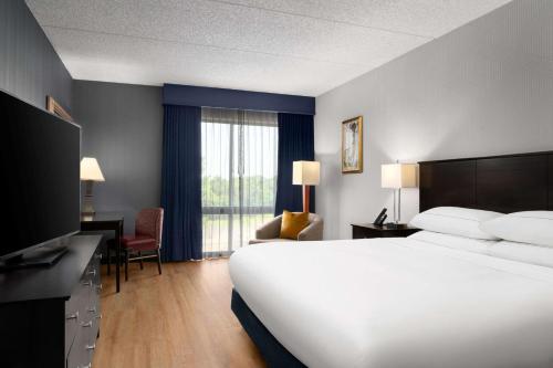 DoubleTree by Hilton Bradley International Airport - image 8