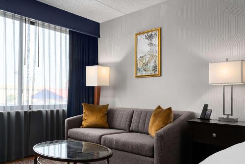 DoubleTree by Hilton Bradley International Airport - image 2