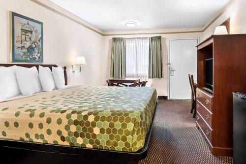 King Room with Mobility Accessible Tub