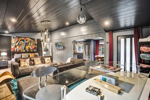 Kiki Suite Men's Clothing optional Guest house in วิลตันแมเนอร์