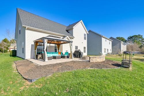 6 Mi to Charlotte Motor Speedway Home with Fire Pit in 康科德