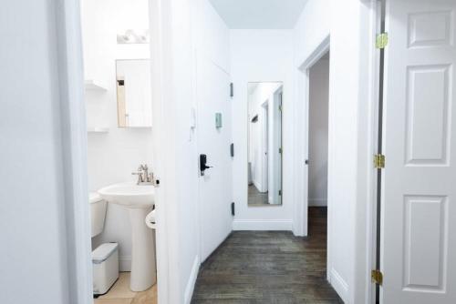 1435-2 3 Bedrooms 2 Bath WD UES, New York (photo 4)