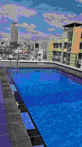 Joy holiday inn luxury apartment - image 13
