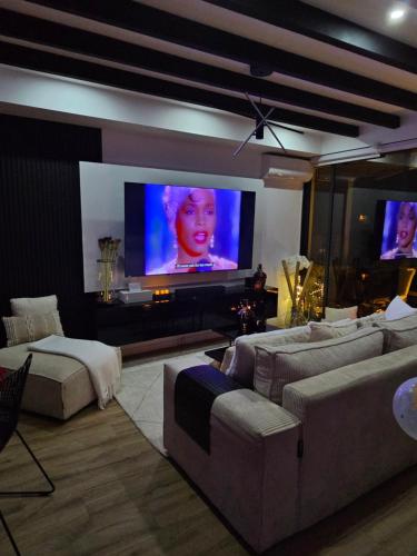 Dolce Waves Luxe Petit Déjeuner Jacuzzi Design et Vue Mer