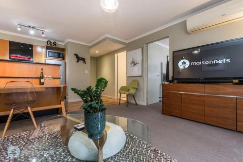 Surry Hills with views pool gym plus parking - image 7