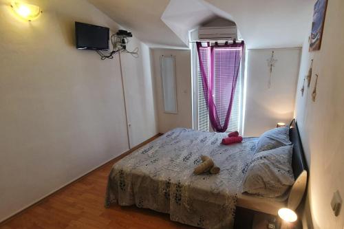 One-Bedroom Apartment with Balcony