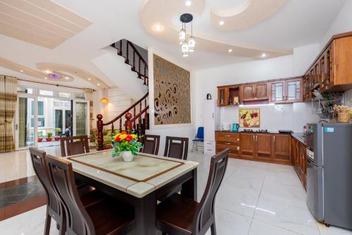 Nhà phố nguyên căn 4 phòng ngủ 8 giường - 30 Võ Thị Sáu - Bãi sau - Free loa karaoke