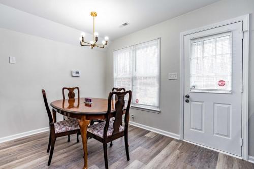 Durham home 15 away from RTP w king bed and free wifi Durham home 15 away from RTP w king bed and free wifi