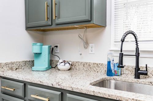 Durham home 15 away from RTP w king bed and free wifi Durham home 15 away from RTP w king bed and free wifi