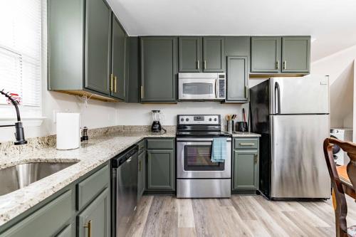 Durham home 15 away from RTP w king bed and free wifi Durham home 15 away from RTP w king bed and free wifi