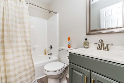 Durham home 15 away from RTP w king bed and free wifi Durham home 15 away from RTP w king bed and free wifi