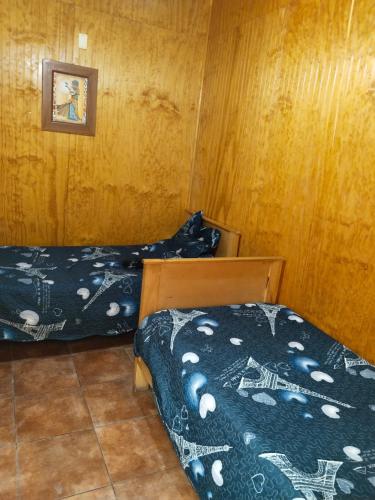 2 twin beds