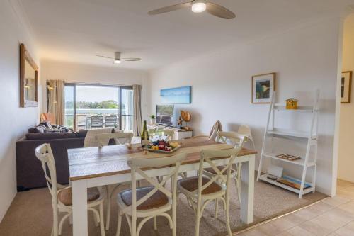 The Dunes 8,38 Marine Dr - complex pool, tennis court and Wi-Fi