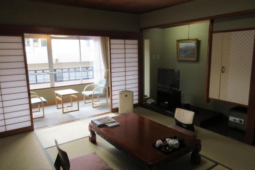 room detail thumbnail 1