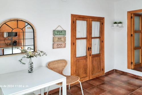 Studio in Barbate with wonderful city view furnished terrace and WiFi 300 m from the beach - image 3
