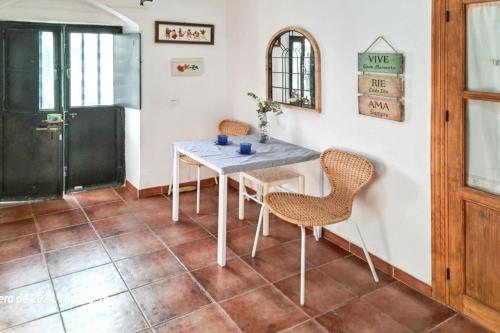 Studio in Barbate with wonderful city view furnished terrace and WiFi 300 m from the beach - image 7