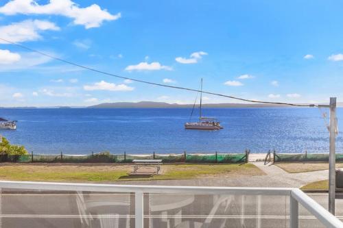 Bayside 6, 21 Victoria Pde - sensational water views, linen, Nelson Bay