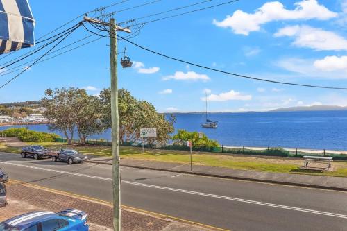 Bayside 6, 21 Victoria Pde - sensational water views, linen, Nelson Bay (zdjęcie 2)