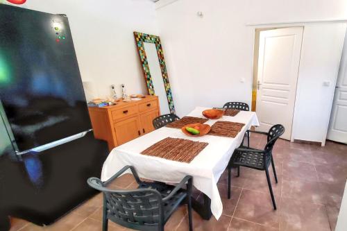 Είσοδος, Appartement charmant à Sainte-Rose avec terrasse et jardin – 65 m² (Appartement charmant a Sainte-Rose avec terrasse et jardin – 65 m²) in Σεντ Ρόουζ